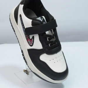 black and white nike sneaker