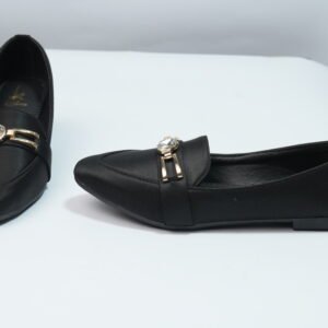 Alternative view of black casual pumps